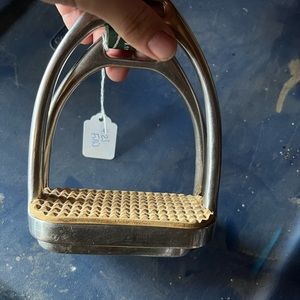 4 1/4” fillis stirrup irons used